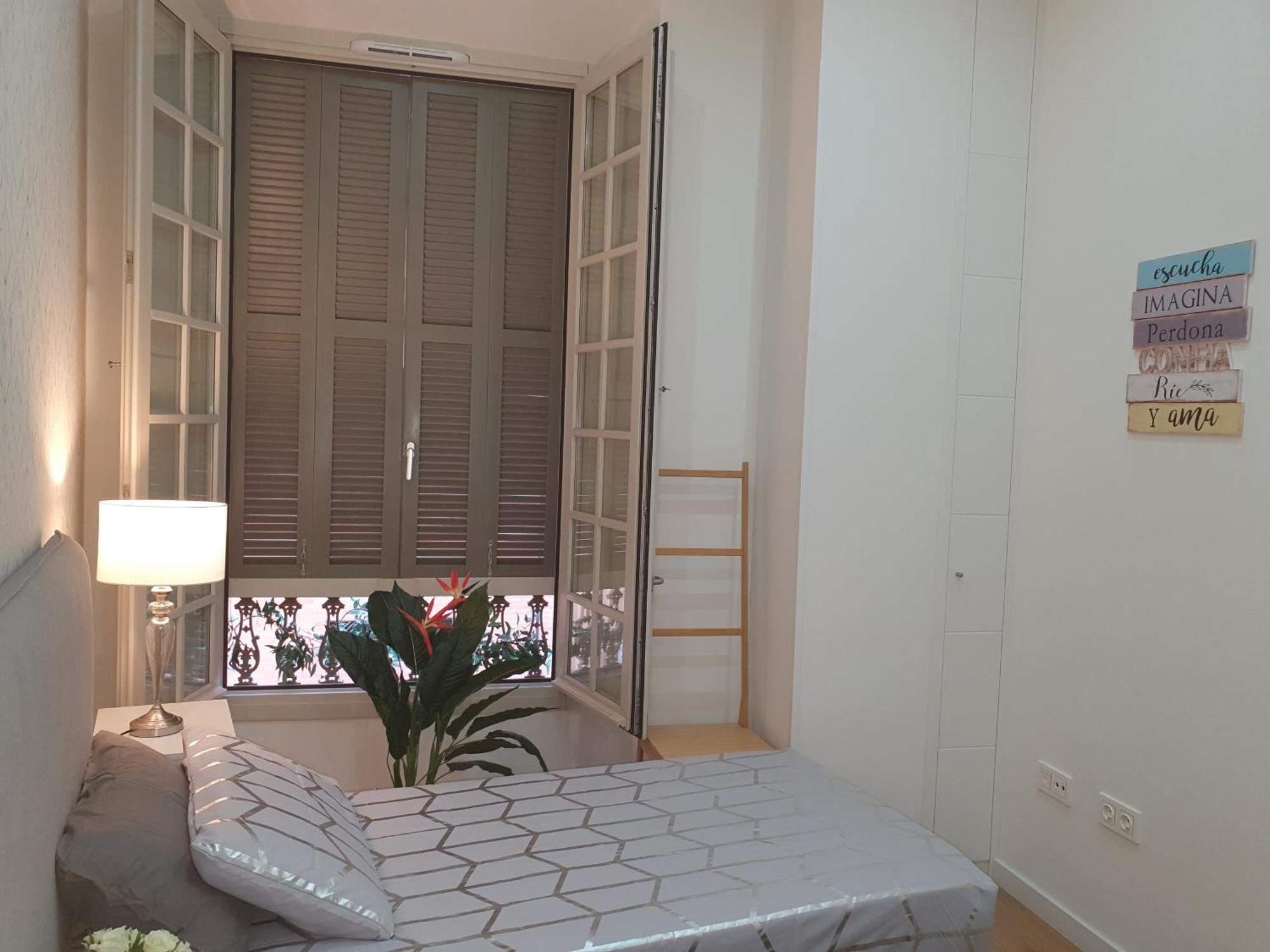 Beautiful Historic Center Apt! Малага Экстерьер фото