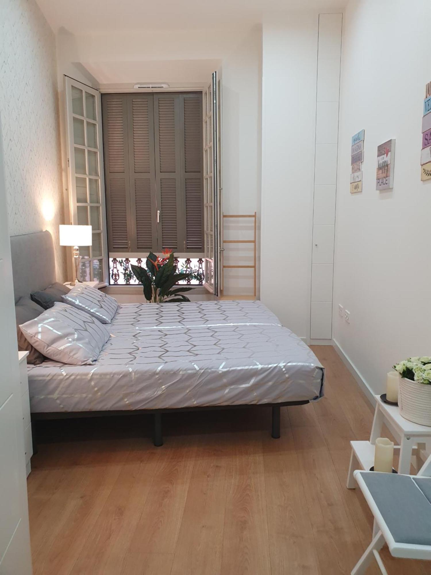 Beautiful Historic Center Apt! Малага Экстерьер фото